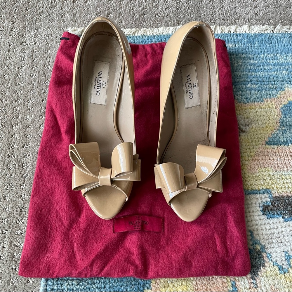 Valentino Cream Tan Heels with Bow Detail